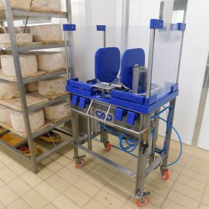 TVAR – Semi-automatic half-wheel portioner machine